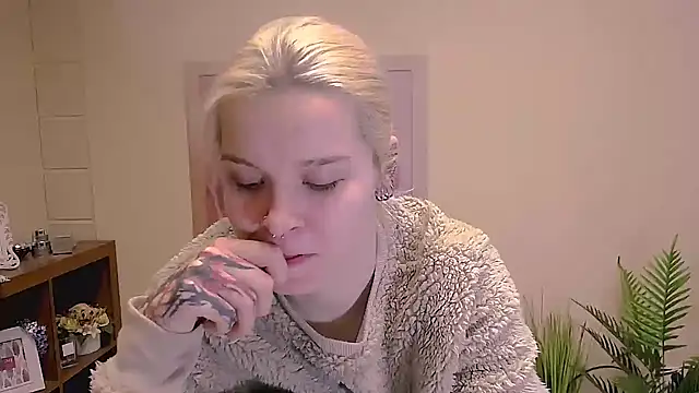 Hot_Blonda Chat XXX in diretta