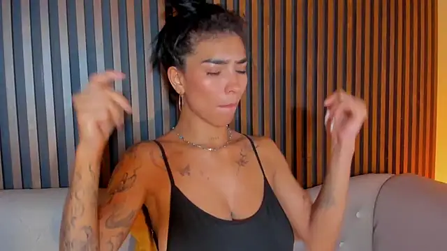 LauraAristizabal Chat XXX in diretta