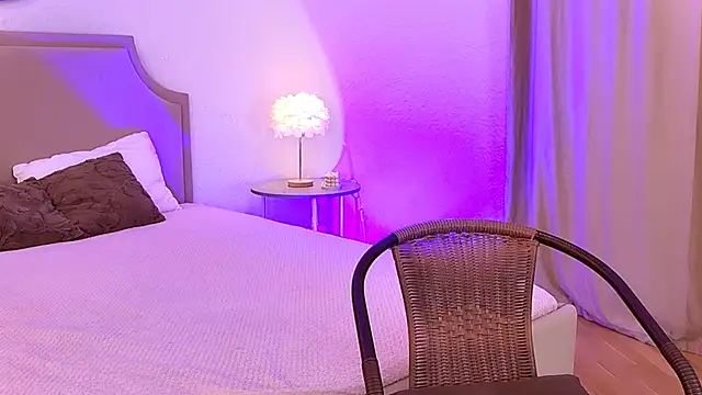 EmeraldGlow's Live XXX Chat