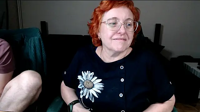 JoannaAndNeighbour: онлайн-секс-чат