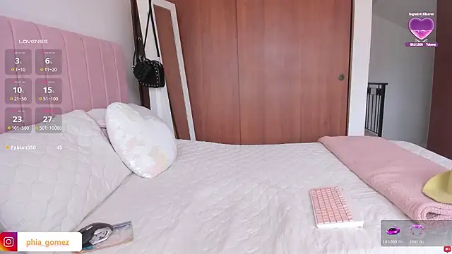 whitneyhot's Live XXX Chat