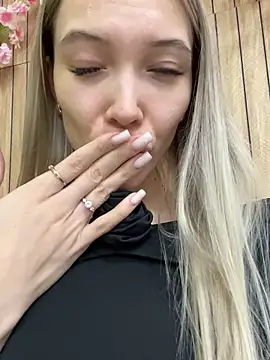 Pertunjukan Kamera Web -HollyWay-