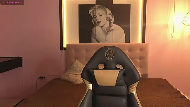 _Charlotte_Collins_'s Live XXX Chat