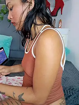 Layla_em Chat XXX in diretta