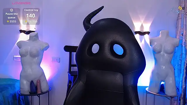 Emili_Roux: διαδικτυακό σόου στην κάμ ερα