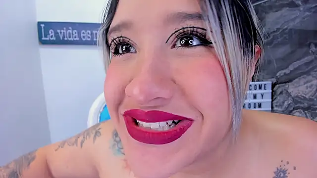 Онлайн чат XXX miss_danika