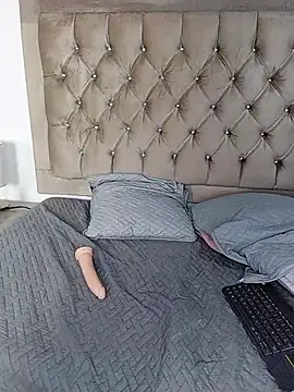 Emily_Castano Show in webcam