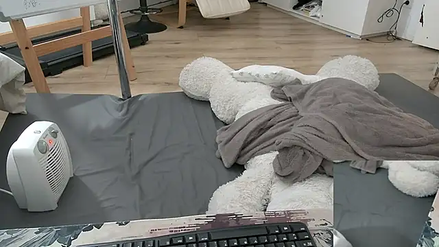 CeriseLapine Chat XXX in diretta