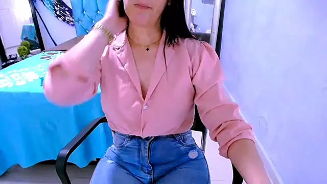 دردشة BitterMomXxx الجنسية المباشرة