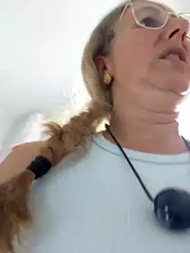 MILEIDE980 Live XXX-chat