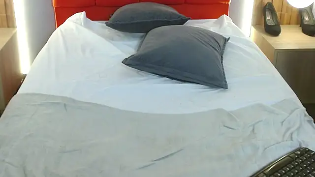 Chatroom XXX en direct de LiaMonroee_