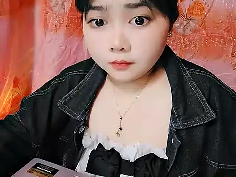 Lylu007 élő XXX-chatje