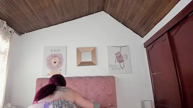 CelessteRedds: διαδικτυακό σόου στην κάμερα