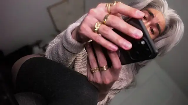 TheQueenNextDoor: απευθείας συνομιλία ΧΧΧ