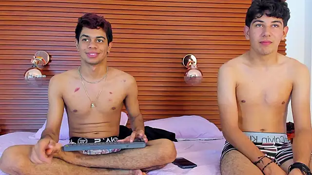 PeakkTwiins Chat XXX live