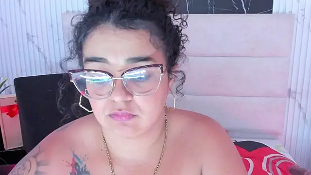 XXX chat uživo modela Reginavegaa