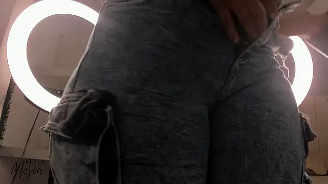 keyla_mejia: διαδικτυακό σόου στην κάμερα