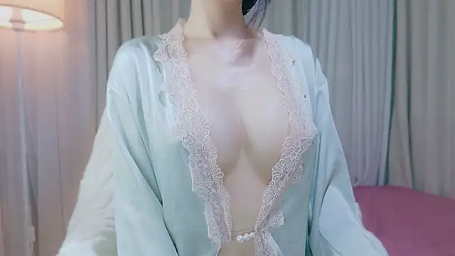 QueenZiii: онлайн-секс-чат