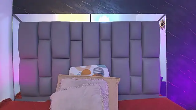 Živý XXX chat _MiaBrown_