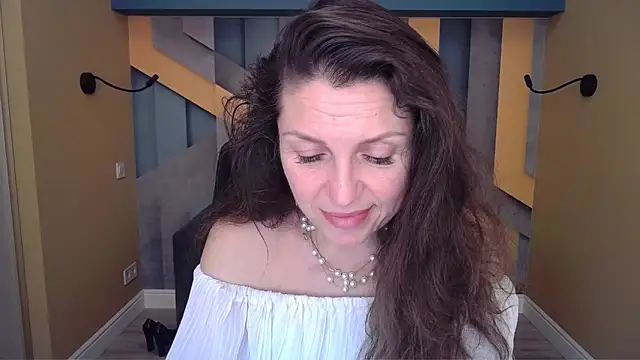 دردشة EllaLong الجنسية المباشرة