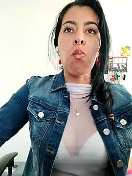 Luianna: онлайн-секс-чат