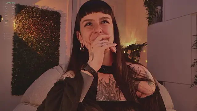 MichaellaMoon live XXX chat