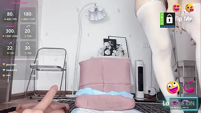 momo-5952's Live XXX Chat