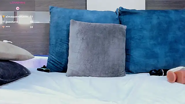 Sophie-Hills Adlı Modelin Canlı XXX Sohbeti