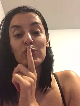 Catmila94 Adlı Modelin Canlı XXX Sohbeti