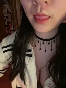 ruiki666 Adlı Modelin Canlı XXX Sohbeti