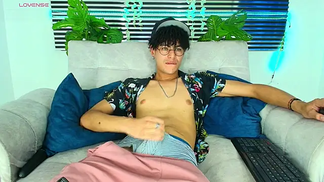 ThiiagoSaeenz: διαδικτυακό σόου στην κάμερα