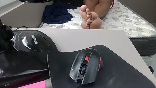 JUNINHOLEKEJR Webcam show