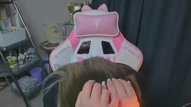 Emiliaaah live XXX chat