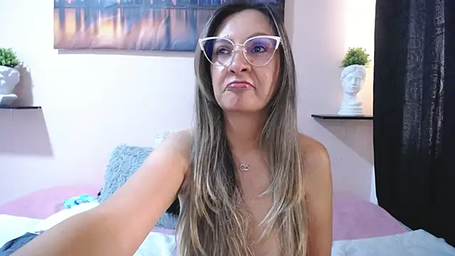 antonnella_2 Adlı Modelin Canlı XXX Sohbeti