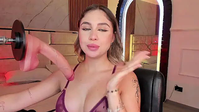 Онлайн чат XXX EmiilyHendriixx