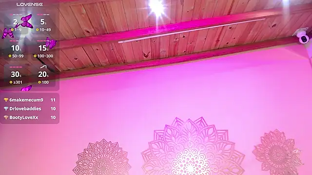 ArianaRouge 现场XXX聊天