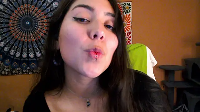 IntimateTales élő XXX-chatje