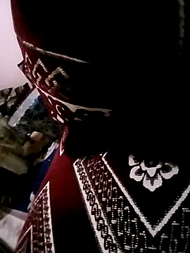 latarak321: διαδικτυακό σόου στην κάμερα