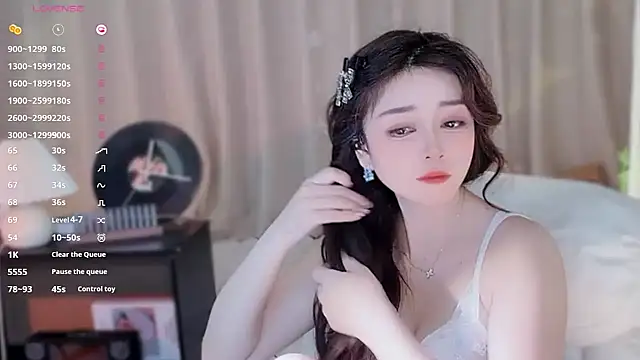 Yiluo95 Adlı Modelin Canlı XXX Sohbeti