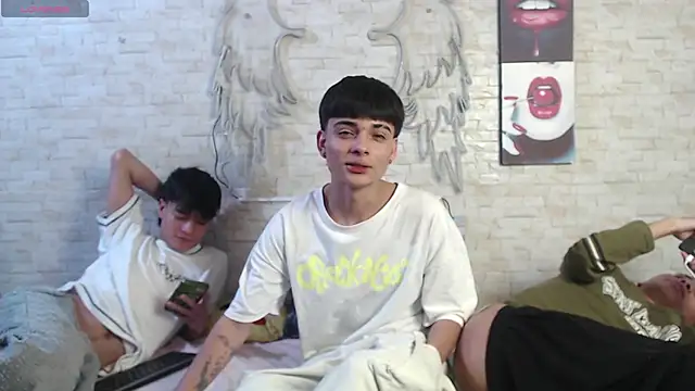 axel_milo_kairo_and_noa Show Webcam