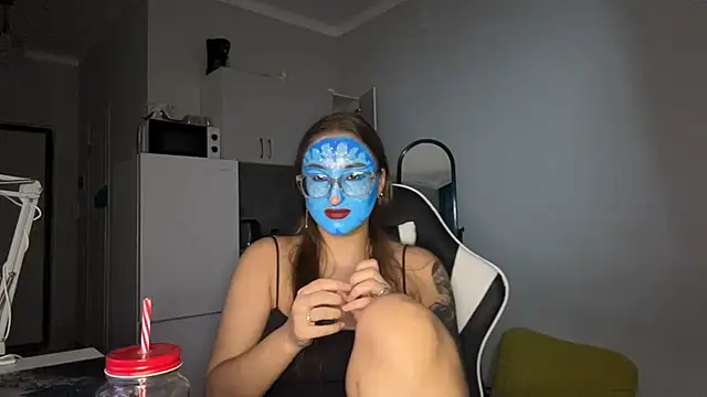 Mlacutehere Adlı Modelin Canlı XXX Sohbeti