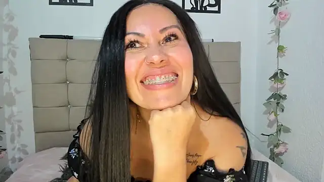 Tania_mature 现场XXX聊天