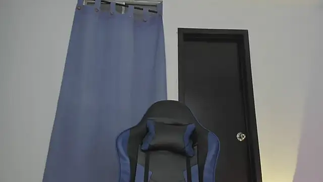 roseliam25's Live XXX Chat