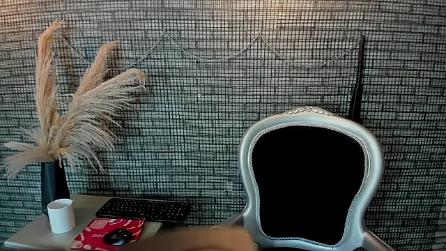 Chat +18 de Briana_24 ao vivo