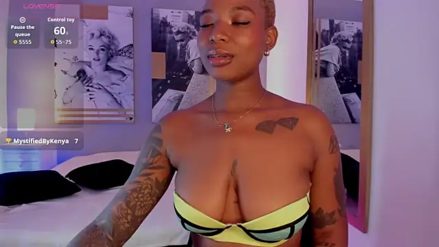 XXX chat uživo modela KenyaMystic