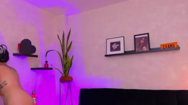 EmmyEvans1 Live XXX-chat