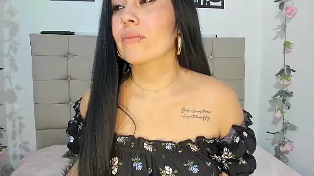 Tania_mature élő XXX-chatje