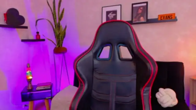 EmmyEvans1's Live XXX Chat