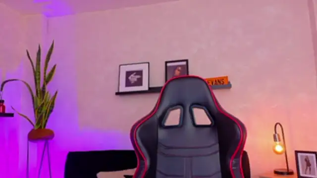 EmmyEvans1 Chat XXX in diretta