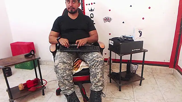 Chat XXX en directo de KalethBigDick